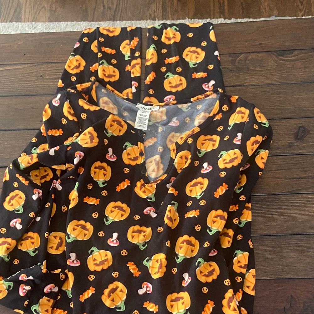 Shosho black jack-o’-lantern women’s size-XL onesie - Picture 7 of 7
